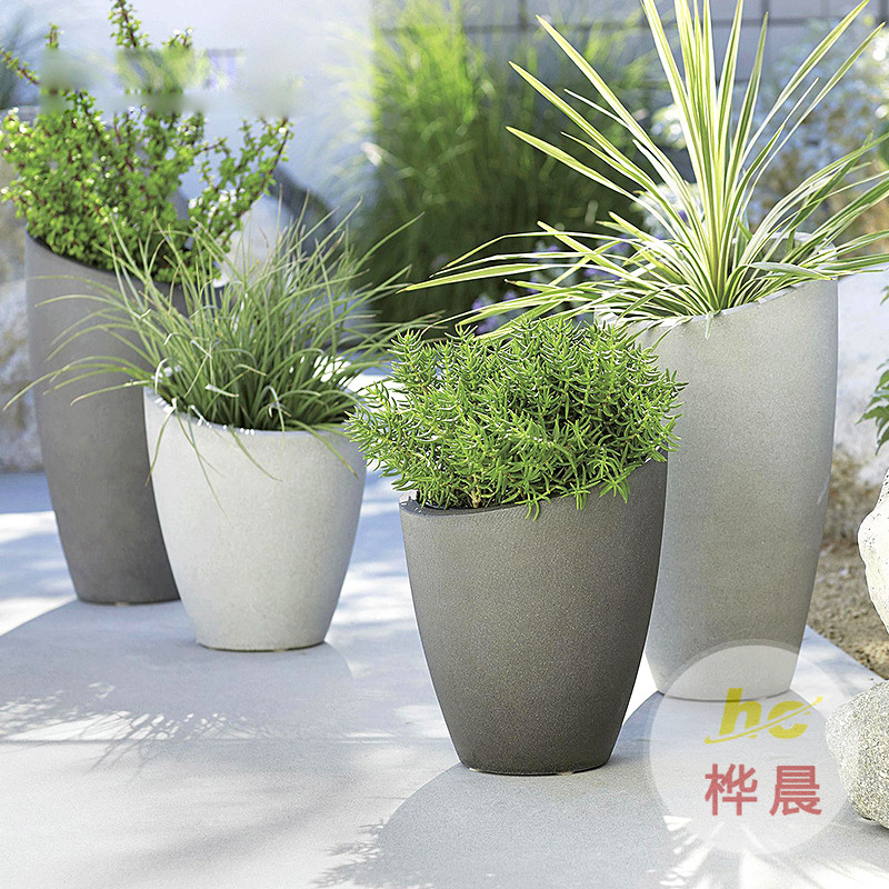 創(chuàng)意玻璃鋼花盆美化海南三亞花卉產(chǎn)業(yè)園