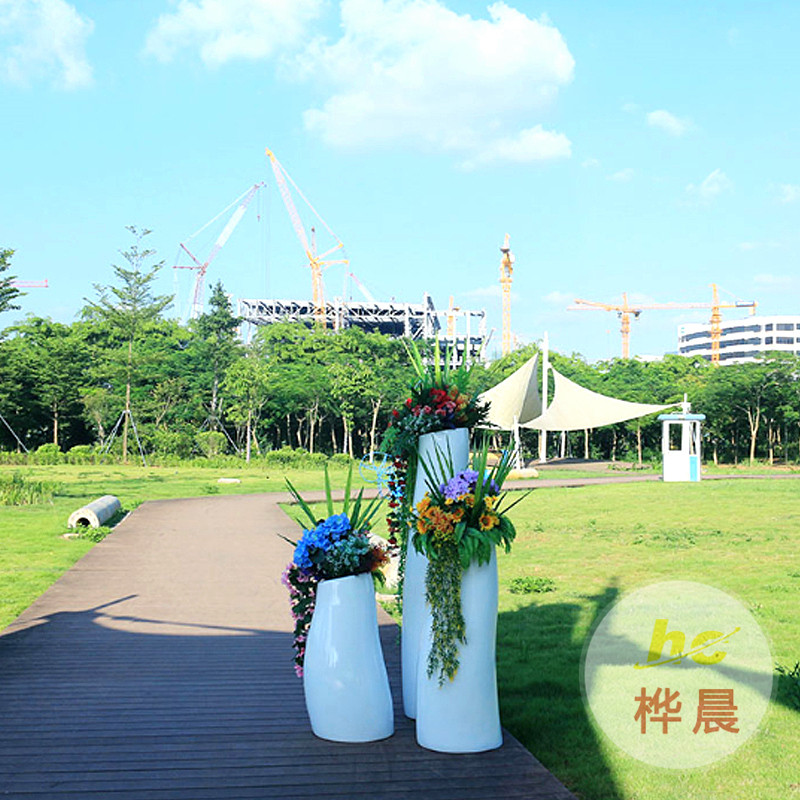 深圳玻璃鋼雕塑廠家是怎么做表面處理的呢？